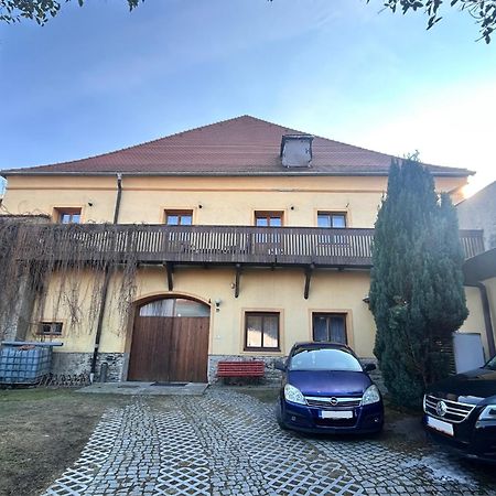Restaurace A Penzion Podloubi Opočno Extérieur photo